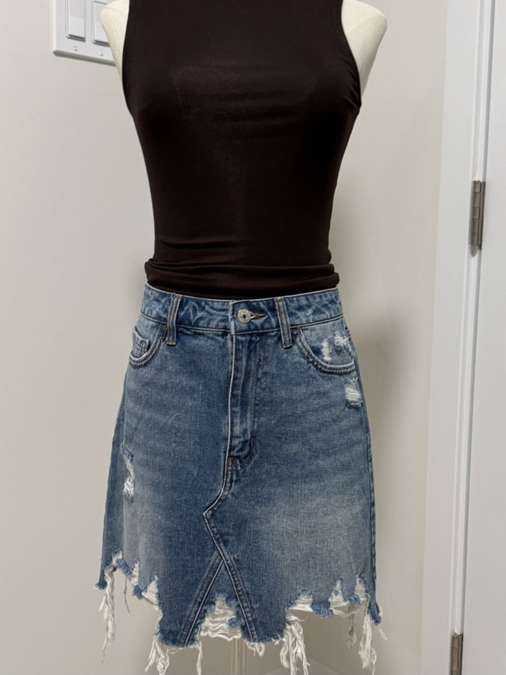 VERVET Distressed Denim Mini Skirt Medium Raw Hem Blue Jean Skirt - Picture 5 of 12